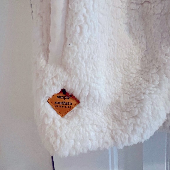 Simply Southern fur sleeveless soft zip up vest. for Winter season. - Picture 4 of 5